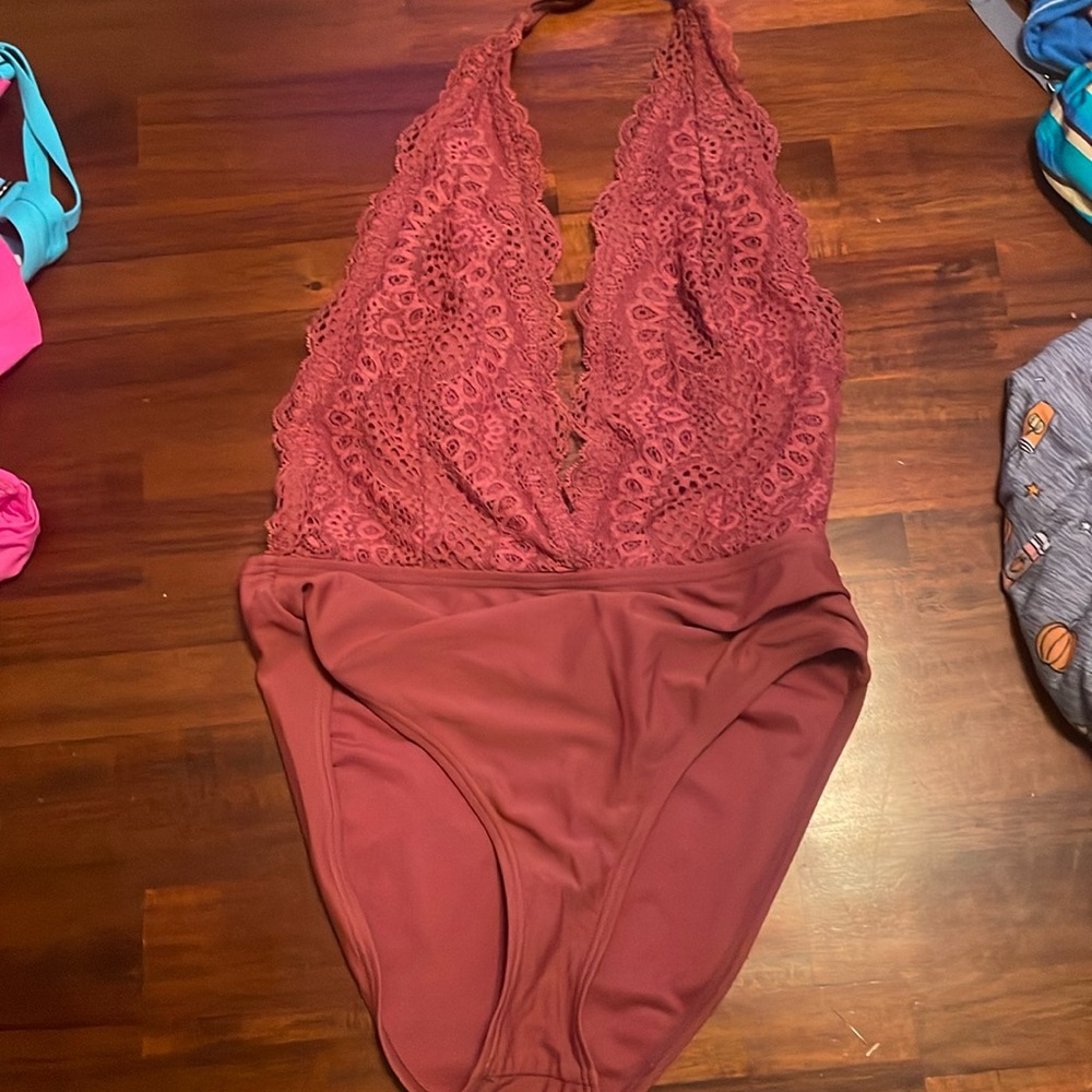 One piece low cut